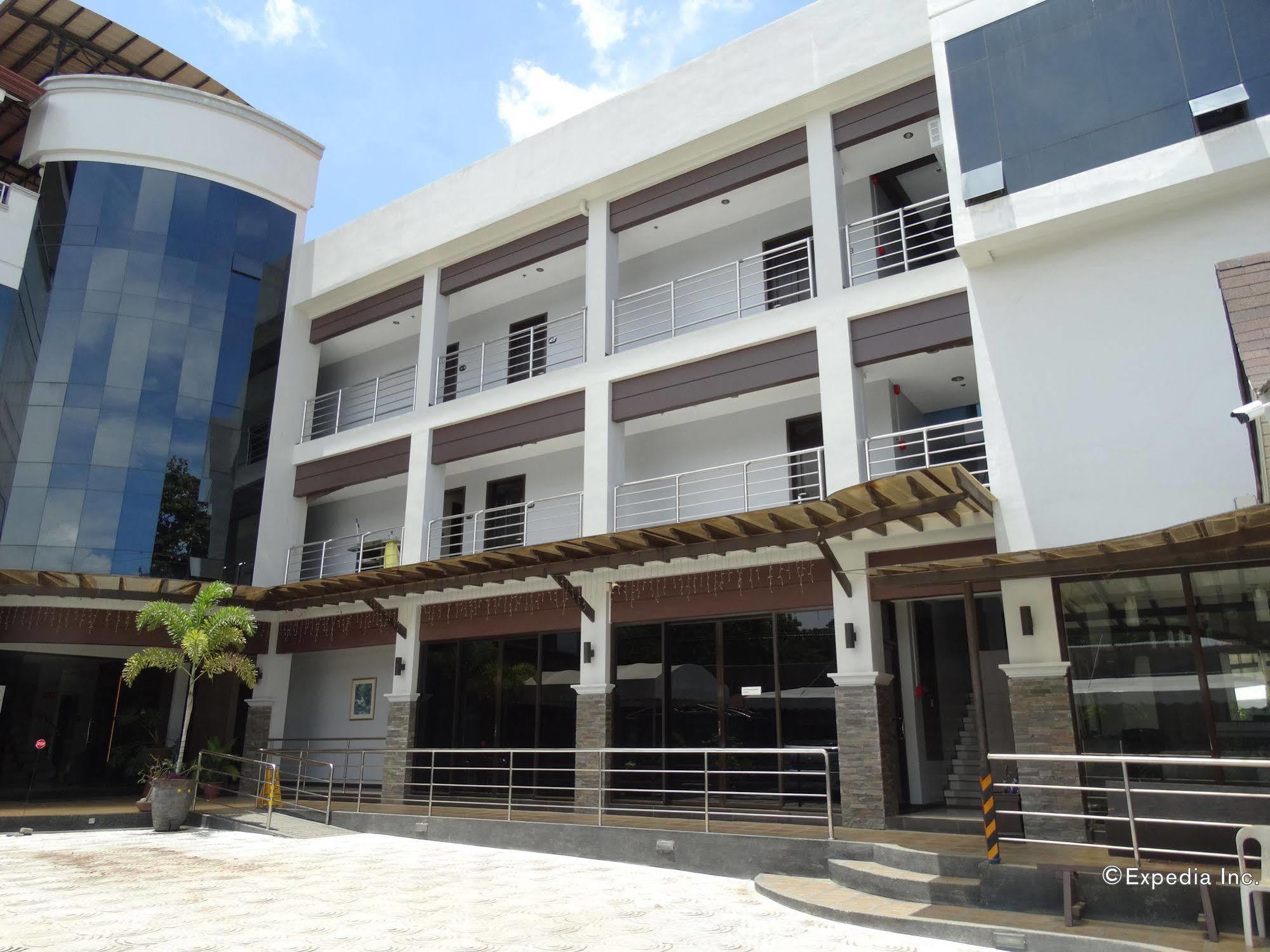Peridot Suites Davao Екстер'єр фото