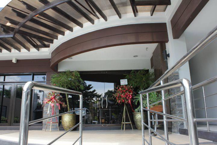 Peridot Suites Davao Екстер'єр фото